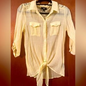 Womens 3/4 sleeve bottom up blouse